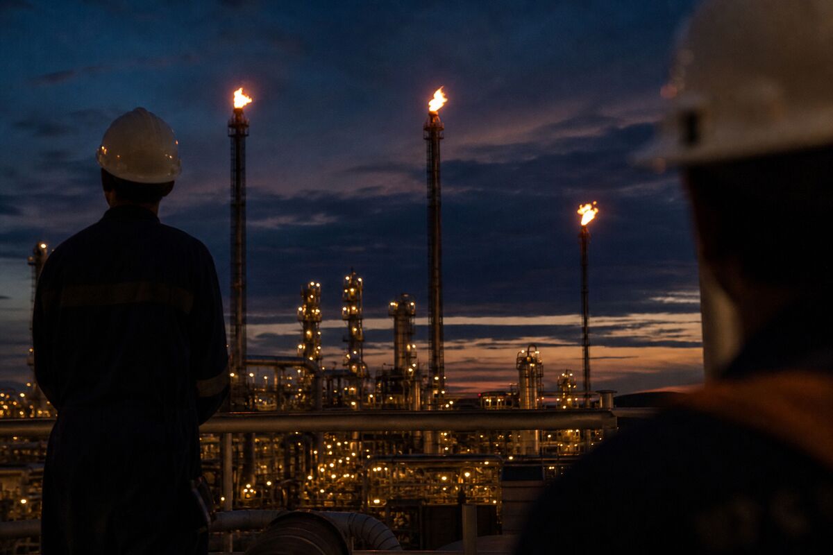 Escalating Tensions in the Strait of Hormuz: Analyzing the Impact on US Oil Prices
