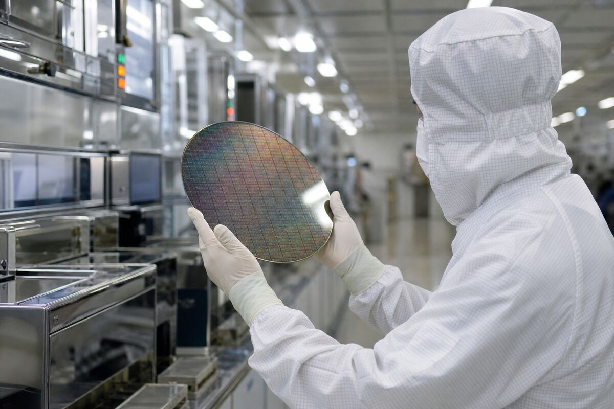 SanDisk's Stock Surge: Analyzing Momentum Post Investor Day