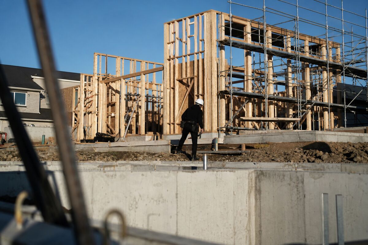 Berkshire Hathaway's Homebuilder Bet: Insights into the Housing Sector