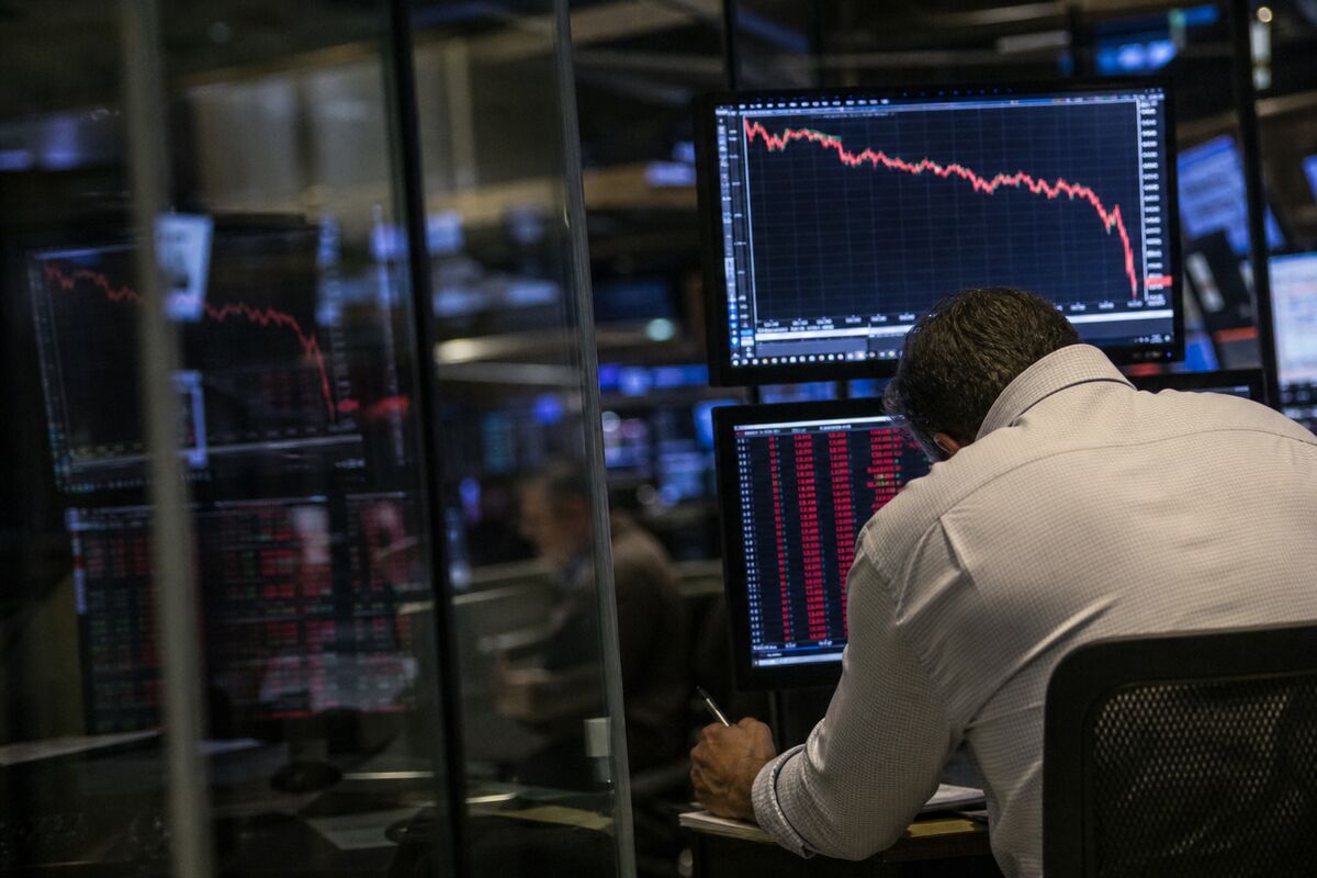 Cramer Highlights 2018 Market Lessons: Are We Headed for Another S&P 500 Selloff?