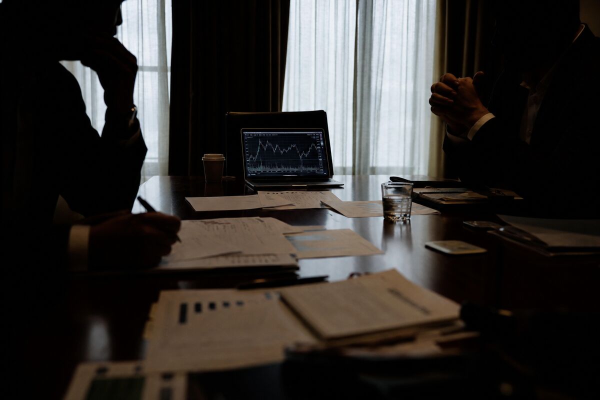 Penguin Solutions Shares Rally as Takeover Speculation Enters the Trade